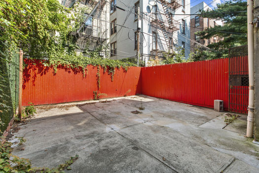 exterior.jacob-wood-real-estate-agent-brooklyn