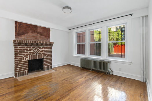 z_bed2.jacob-wood-real-estate-agent-brooklyn