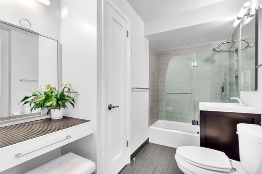 145E1512DEbath1Jacob-Wood-real-estate-broker-new-york-gramercy-park-manhattan-coop