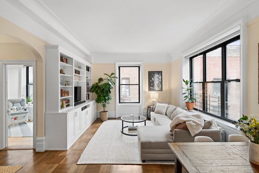 210RSD5Gliving1Jacob-Wood-real-estate-broker-new-york-UWS-coop copy