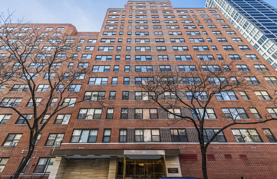 200E27.1E.BLDG2.Jacob-Wood-real-estate-agent-manhattan-coop