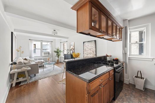 304W75.4H. 3.Jacob-Wood-real-estate-agent-upper-west-side-coop