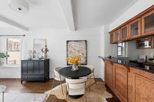 304W75.4H. 7.Jacob-Wood-real-estate-agent-upper-west-side-coop