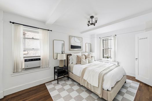 304W75.4H. 8.Jacob-Wood-real-estate-agent-upper-west-side-coop.jpg