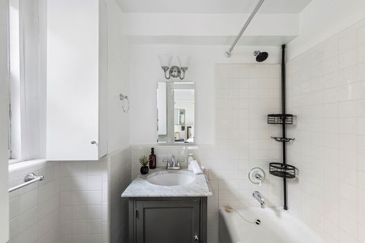 304W75.4H. 9.Jacob-Wood-real-estate-agent-upper-west-side-coop.jpg