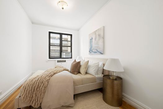 110W945E2bed Jacob-Wood-real-estate-agent-upper-west-side-coop