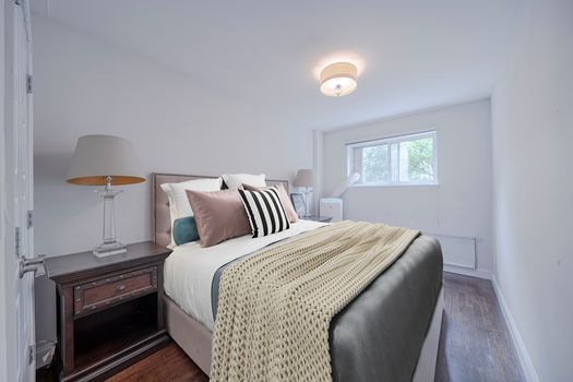 Jacob-Wood-real-estate-agent-uws-manhattan55W848bed