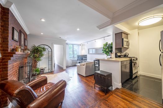 Jacob-Wood-real-estate-agent-uws-manhattan55W848living2