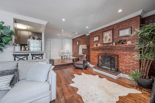 Jacob-Wood-real-estate-agent-uws-manhattan55W848living3