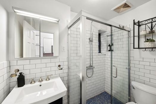 49Morton5DbathJacob-Wood-real-estate-agent-west-village-coop