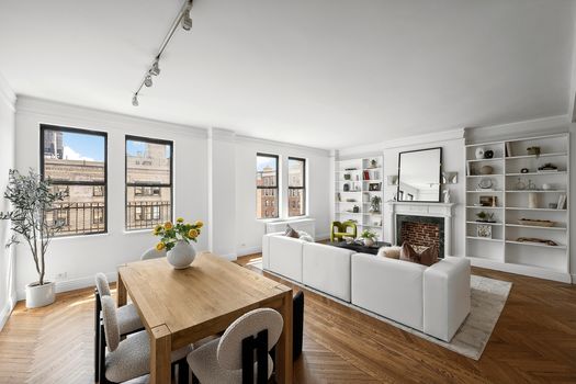 living1.Jacob-Wood-real-estate-broker-UWS-4bed-coop.jpg