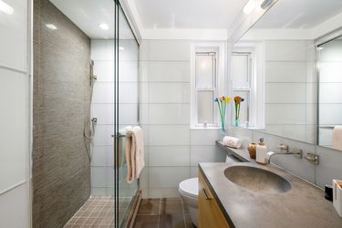 285-Riverside-Drive-11G-bath1-Jacob-Wood-real-estate-manhattan-coop-3-bedroom-upper-west-side-uws