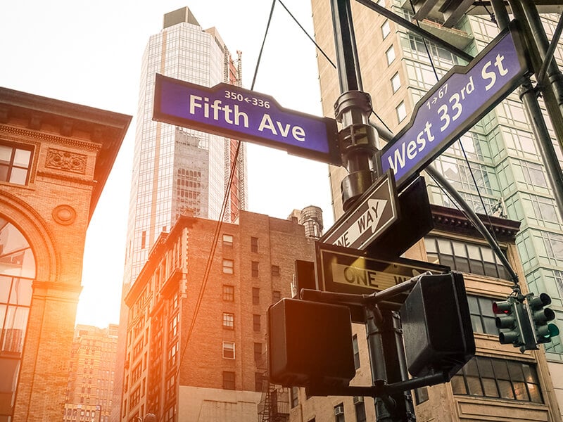Street-sign-of-Fifth-Ave-and-West-33rd-St-small