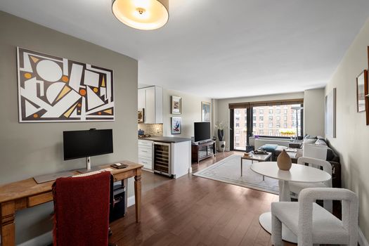 living2.Jacob-Wood-real-estate-manhattan-upper-west-side-uws-coop
