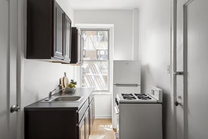 417RSD5Fkitchen1-Jacob-Wood-real-estate-manhattan-morningside-heights-studio