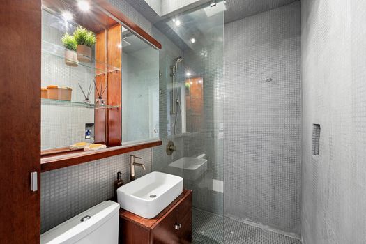 148W164bath.Jacob-Wood-chelsea-real-estate-agent-coop