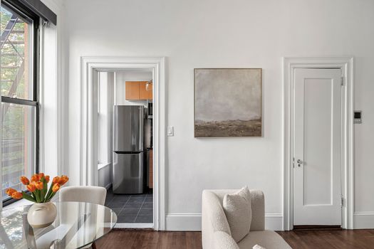 148W164living3.Jacob-Wood-chelsea-real-estate-agent-coop