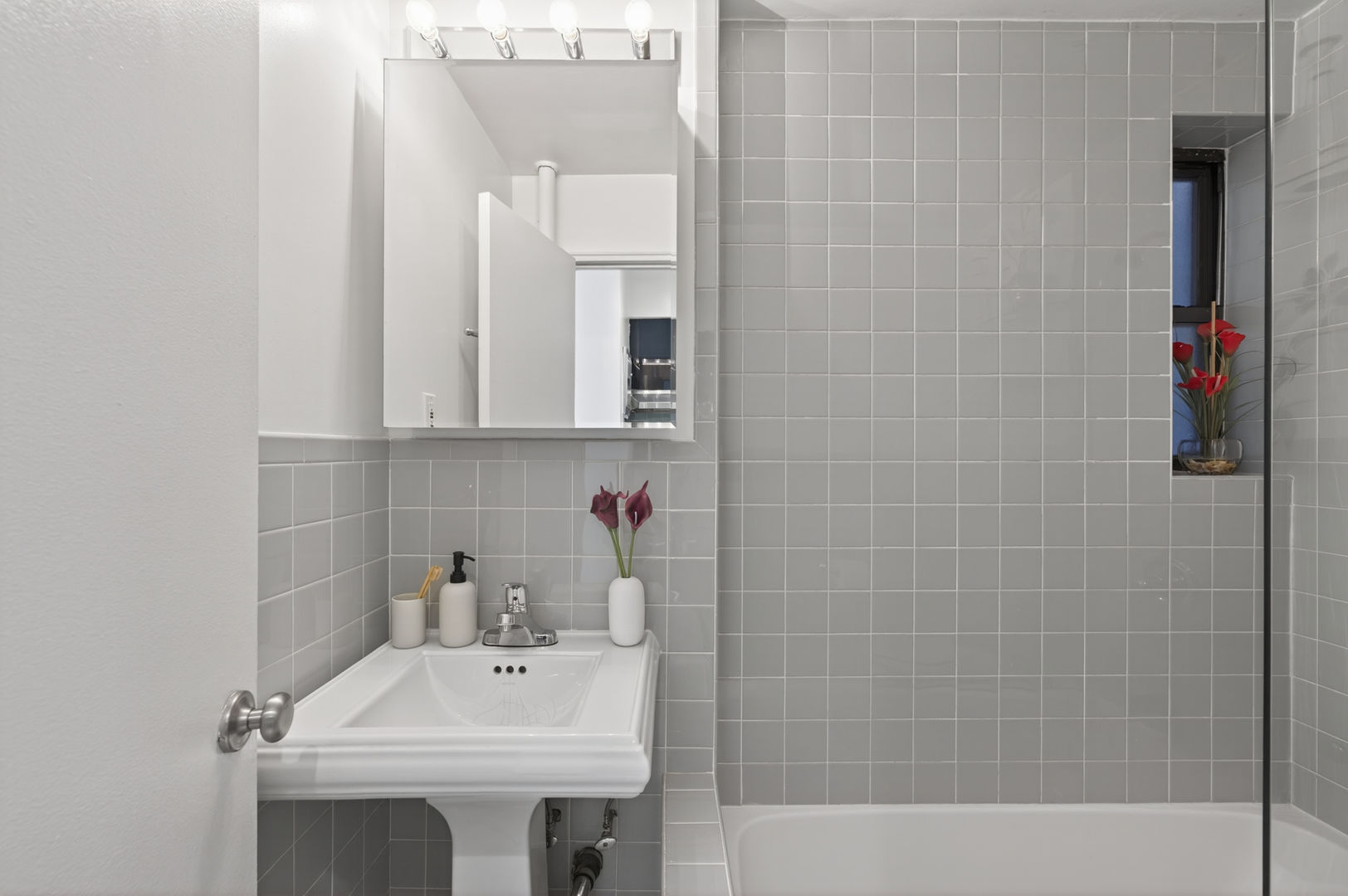 49Morton.4D.bath.Jacob-Wood-real-estate-West-Village-studio-coop