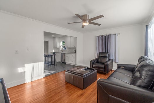 2400 Markham Court Charlotte NC livingroom