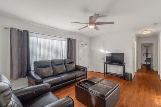 2400 Markham Court Charlotte NC livingroom