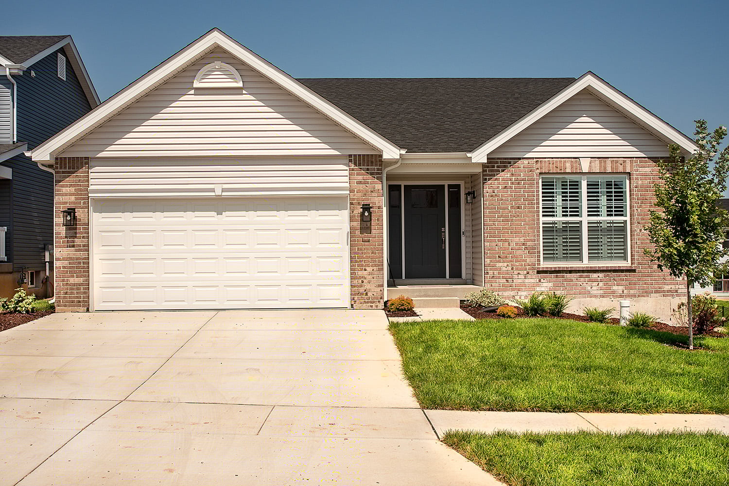 Looking,At,The,Front,Of,A,New,One,Story,Brick