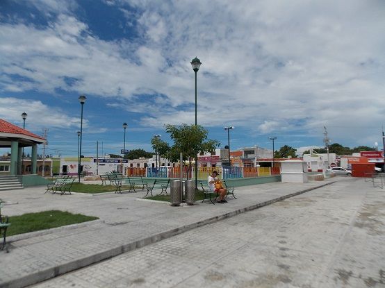 Chicxulub Puerto Square