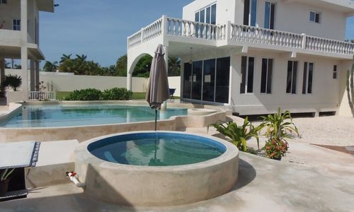 Incredible Estate Chelem with Rentals