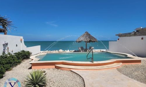 Casa Flamingo Beachfront Chelem