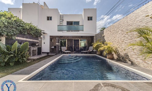 Casa Carlota, Modern Two-Story in Cholul w/Solar Panels