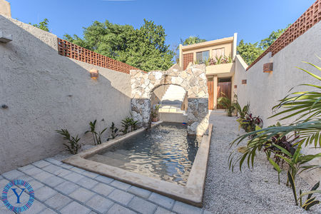 Casa del Zapatero Watermark.5