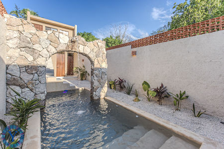 Casa del Zapatero Watermark.6