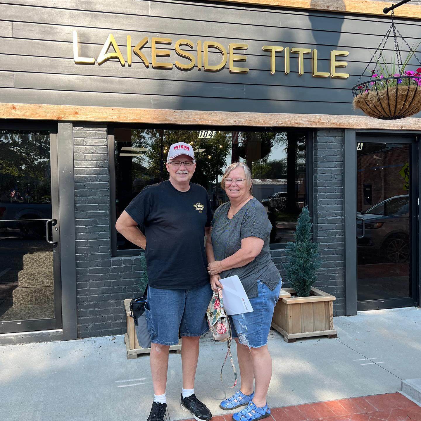 couple outside lakeside title