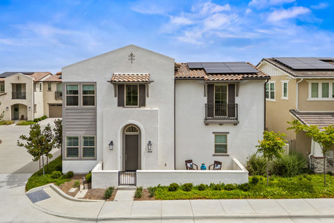 001_hivemedia_444_clubhouse_drive-1-2_756