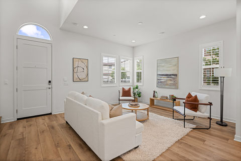 004_hivemedia_444_clubhouse_drive-1_908