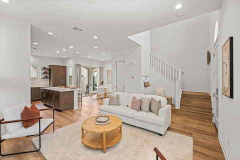 006_hivemedia_444_clubhouse_drive-11_503