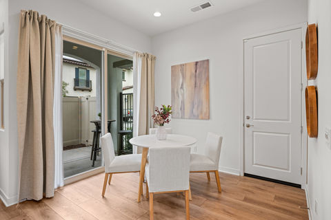 008_hivemedia_444_clubhouse_drive-4_674