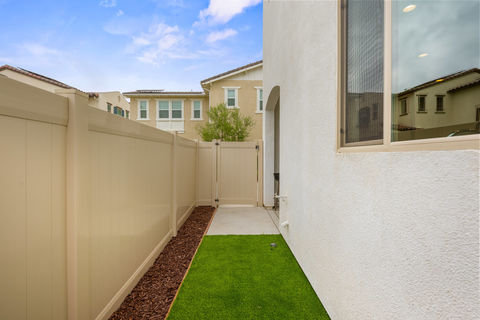 017_hivemedia_444_clubhouse_drive-10_328