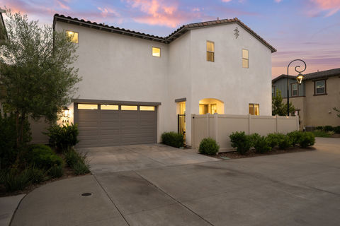 036_hivemedia_444_clubhouse_drive_twilight-3_587