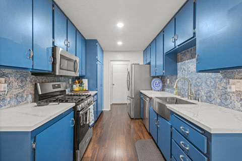 010_hivemedia_4232_fiesta_way-20_192