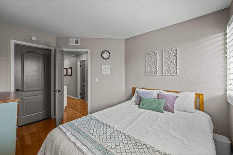 021_hivemedia_7083_zubaron_lane-18_867