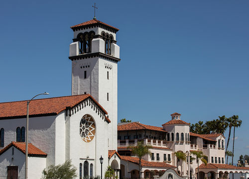 Daytime-view-of-a-historic-church-in-the-urban-core-of-Costa-Mesa