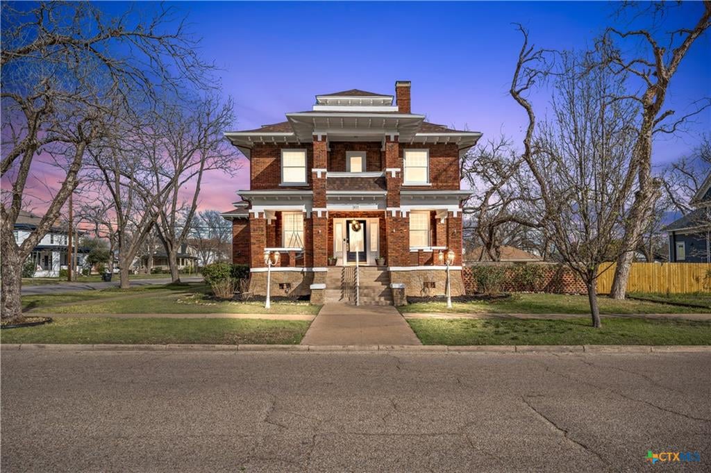 Historic home with renovation potential in North Temple TX