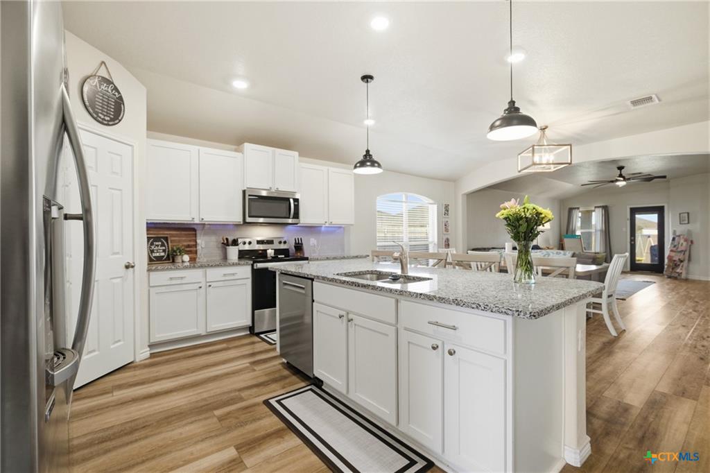 Lake Pointe kitchen island