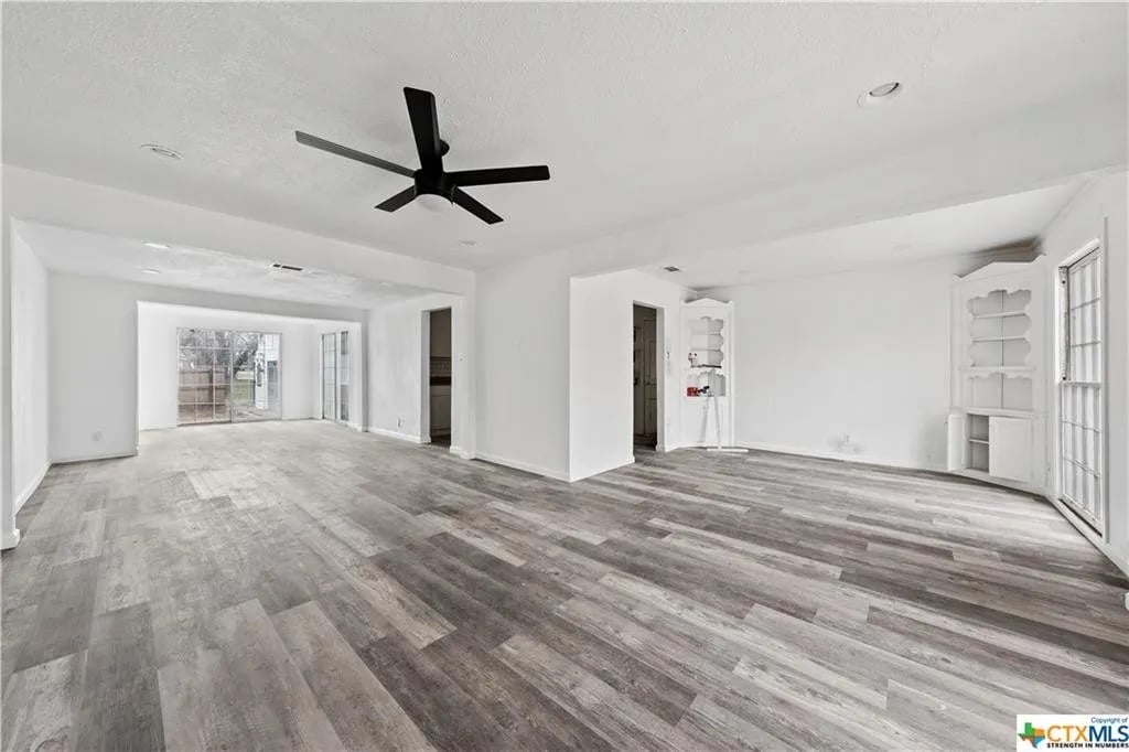 918 N 13th living room