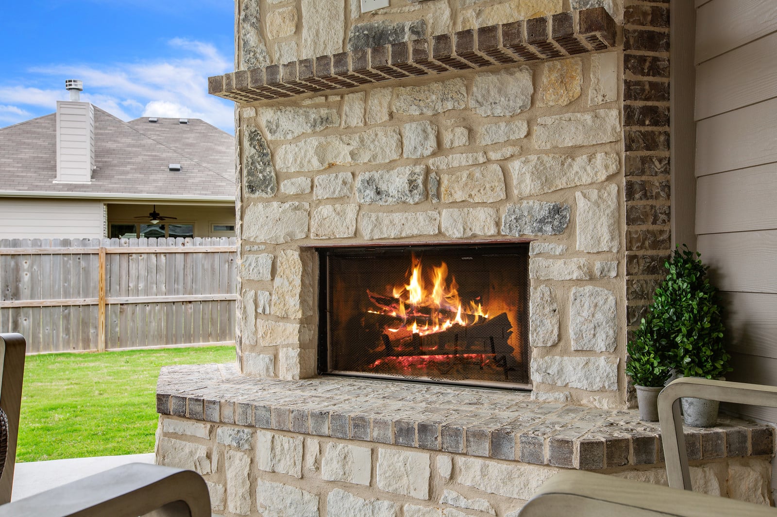 Kiella outdoor fireplace