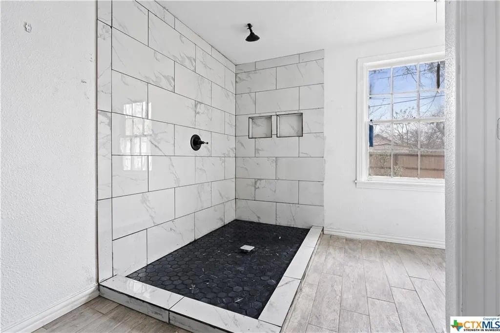 918 N 13th bathroom
