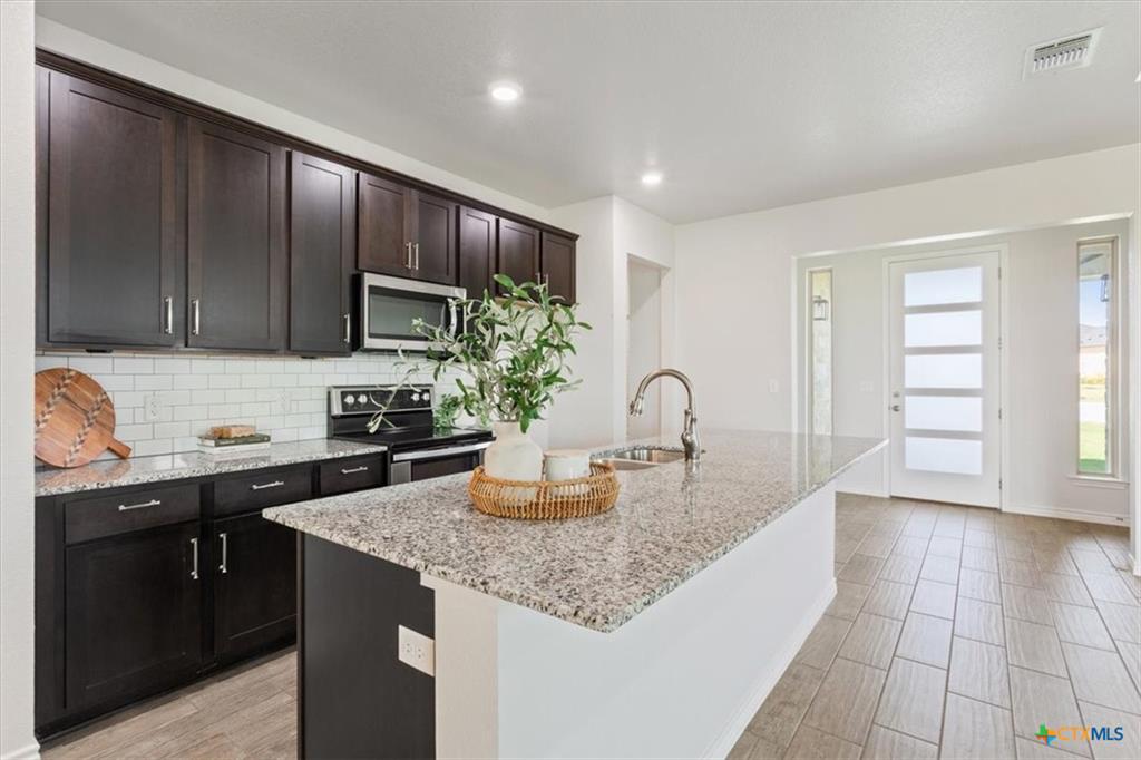 Flintrock Builders full kitchen view