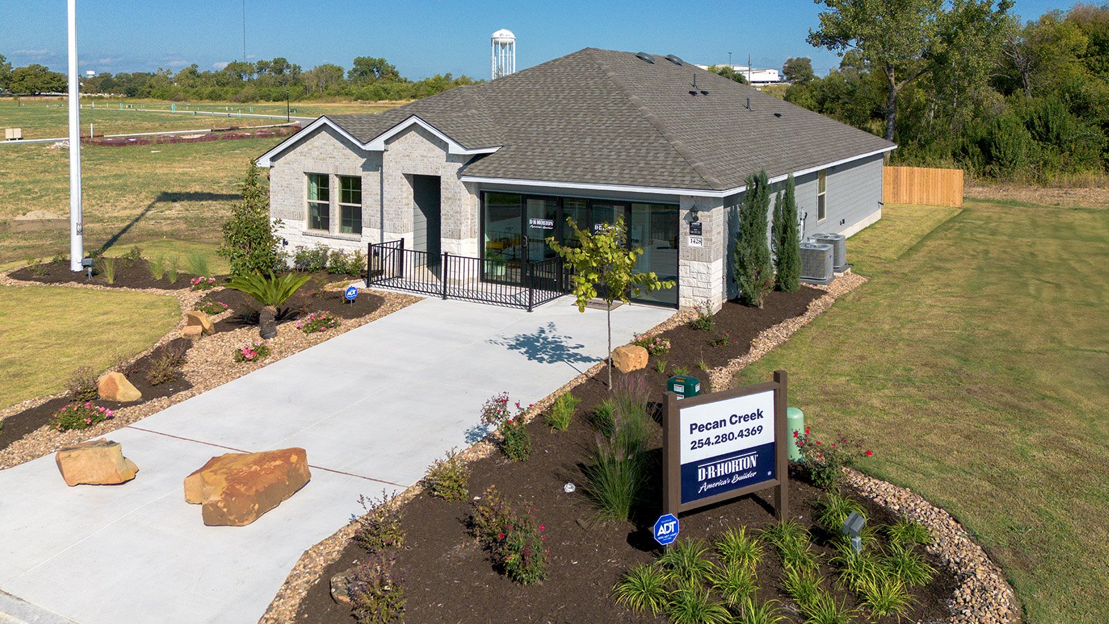 Pecan Creek DR Horton exterior Temple TX