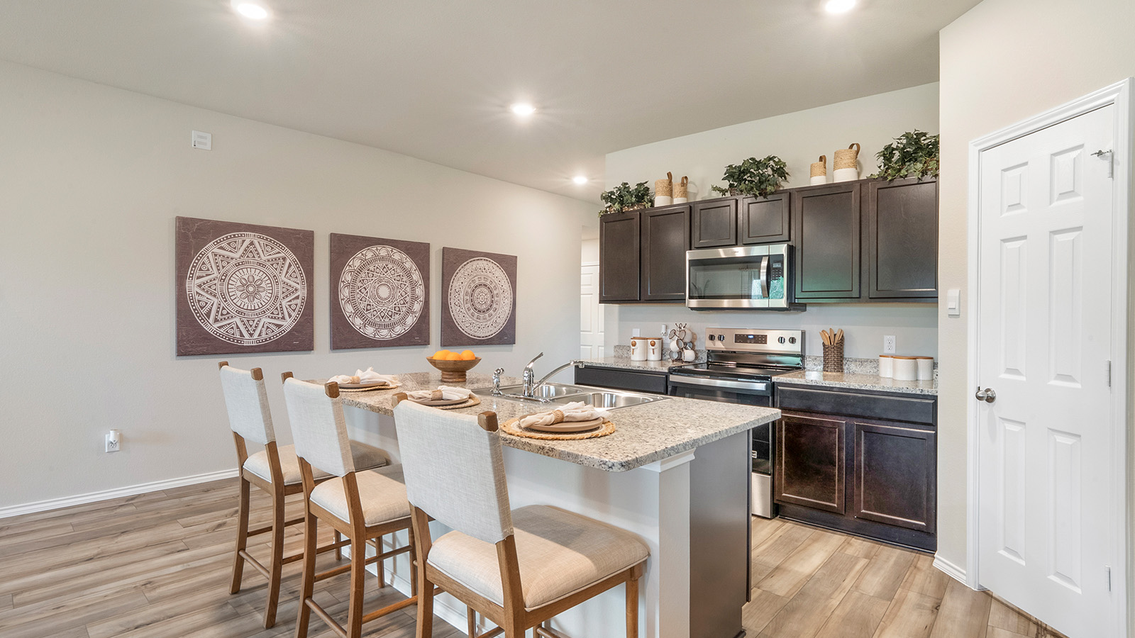 Pecan Creek kitchen with granite counters