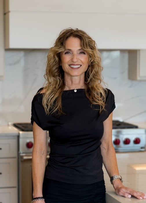 Maria Morrison vertical photo pic